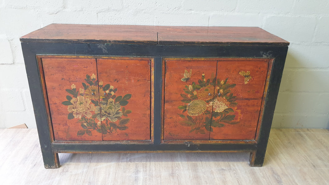 Side Board