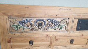 Side Board